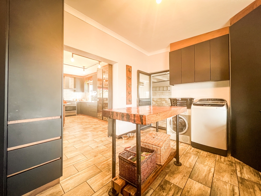 5 Bedroom Property for Sale in Myburgh Park Western Cape